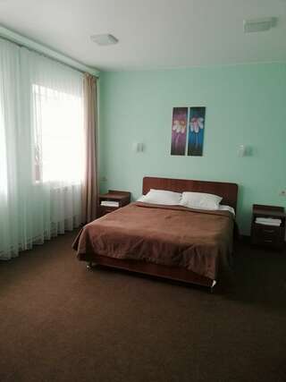 Гостиница Книиэкот Курган 3-местный номер улучшенный комфорт-2