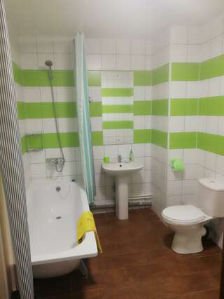 Гостиница Книиэкот Курган 3-местный номер улучшенный комфорт-4