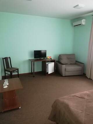 Гостиница Книиэкот Курган 3-местный номер улучшенный комфорт-3